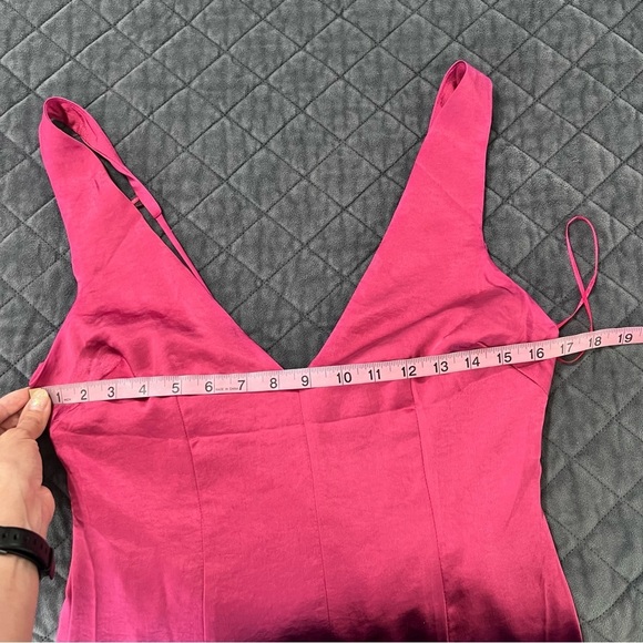 Showpo Maxi Dress Women’s Size 6 Satin Hot Pink Slit Front Sleeveless Gown B20 - Picture 10 of 12